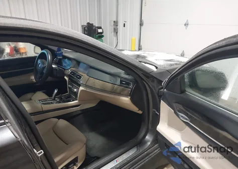 2012 BMW 750Li из США, поврежденный, VIN WBAKB8C57CC963728